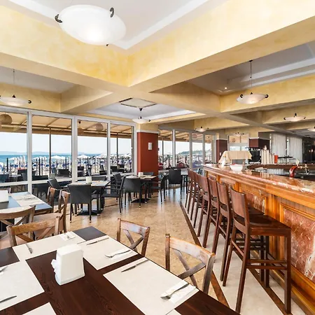 Festa 4* פומורי